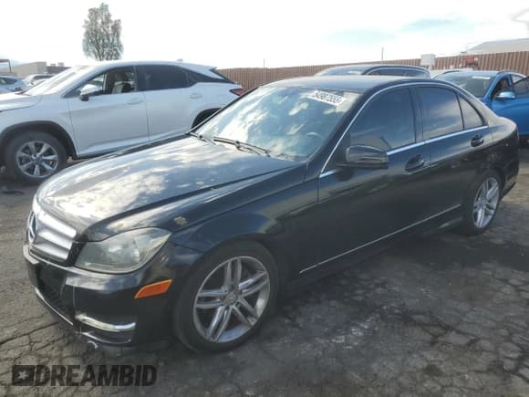 ✅ 2013 Mercedes-Benz C 250 Sport • VIN: WDDGF4HB7DA757042 • Lot: 54987555. Wystawiony na Copart z przebiegiem 122 968 mil. Bezpłatny archiwum sprzedaży aukcyjnych z USA i szczegółowy raport historii pojazdu na DreamBid. Zdjęcie 1.