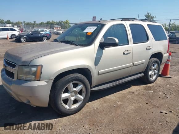 ✅ 2007 Chevrolet Tahoe LT • VIN: 1GNFK13077J135641 • Lot: 43260484. Wystawiony na IAAI z przebiegiem 183 992 mil. Bezpłatny archiwum sprzedaży aukcyjnych z USA i szczegółowy raport historii pojazdu na DreamBid. Zdjęcie 2.