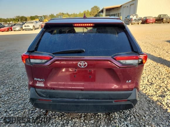✅ 2022 Toyota RAV4 LE • VIN: 2T3H1RFV3NW193447 • Lot: 82201435. Wystawiony na Copart z przebiegiem Nie podano. Bezpłatny archiwum sprzedaży aukcyjnych z USA i szczegółowy raport historii pojazdu na DreamBid. Zdjęcie 6.