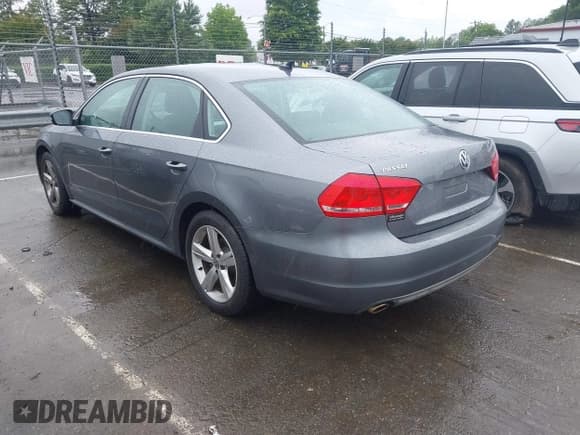 ✅ 2013 Volkswagen Passat SE • VIN: 1VWBH7A38DC032697 • Лот: 42446672. Опубликован ранее на IAAI с пробегом 287 102 миль. Бесплатный доступ к архиву аукционных продаж из США и подробный отчёт об истории автомобиля на DreamBid. Изображение 3.