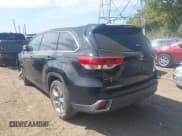 ✅ 2018 Toyota Highlander Limited Platinum • VIN: 5TDDZRFH6JS833860 • Лот: 43184391. Опубликован ранее на IAAI с пробегом 165 217 миль. Бесплатный доступ к архиву аукционных продаж из США и подробный отчёт об истории автомобиля на DreamBid. Изображение 3.