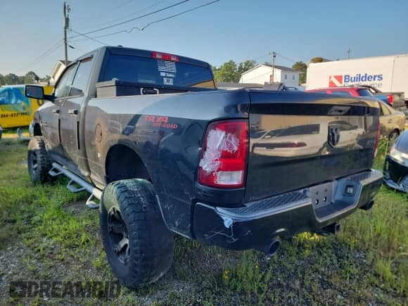 2015 Ram 1500 Express z VIN 1C6RR7FT6FS717739, wystawiony jako Copart lot #81553555 z przebiegiem 112 860 mil mil oraz Czysty tytuł • Clean title. Historia ofert i sprzedaży dostępna na DreamBid. Obrazek 3.