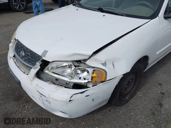 ✅ 2001 Nissan Sentra GXE • VIN: 3N1CB51D11L503694 • Lot: 42498955. Listed on IAAI with 171,737 mi. Free auction sales archive from the USA and detailed vehicle history report at DreamBid. Image 6.