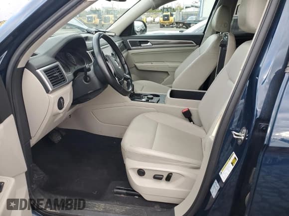 ✅ 2019 Volkswagen Atlas SE • VIN: 1V2UR2CA6KC606183 • Lot: 90492425. Wystawiony na Copart z przebiegiem 105 985 mil. Bezpłatny archiwum sprzedaży aukcyjnych z USA i szczegółowy raport historii pojazdu na DreamBid. Zdjęcie 7.