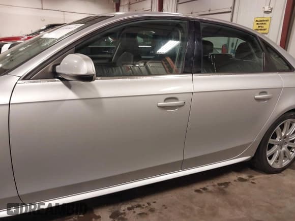 ✅ 2012 Audi A4 Premium Plus • VIN: WAUHFAFL3CN010003 • Лот: 41834607. Опубликован ранее на IAAI с пробегом 143 058 миль. Бесплатный доступ к архиву аукционных продаж из США и подробный отчёт об истории автомобиля на DreamBid. Изображение 14.