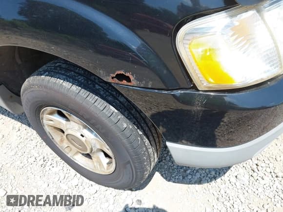 ✅ 2001 Ford Explorer Sport Trac • VIN: 1FMZU77EX1UA86462 • Lot: 42822624. Wystawiony na IAAI z przebiegiem 107 808 mil. Bezpłatny archiwum sprzedaży aukcyjnych z USA i szczegółowy raport historii pojazdu na DreamBid. Zdjęcie 13.