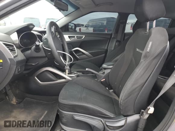 ✅ 2013 Hyundai Veloster w/Gray Int • VIN: KMHTC6AD9DU157528 • Lot: 43481945. Wystawiony na Copart z przebiegiem 164 923 mil. Bezpłatny archiwum sprzedaży aukcyjnych z USA i szczegółowy raport historii pojazdu na DreamBid. Zdjęcie 7.