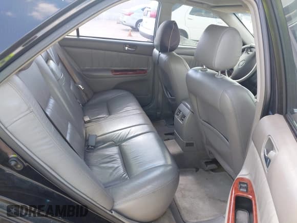 ✅ 2003 Toyota Camry LE • VIN: 4T1BE32K93U257838 • Lot: 43777915. Listed on IAAI with 304,957 mi. Free auction sales archive from the USA and detailed vehicle history report at DreamBid. Image 8.