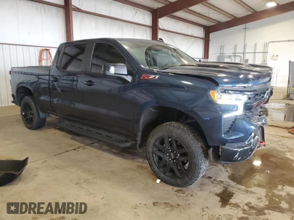 ✅ 2022 Chevrolet Silverado 1500 LT Trail Boss • VIN: 3GCUDFET3NG553742 • Lot: 60035045. Wystawiony na Copart z przebiegiem 41 517 mil. Bezpłatny archiwum sprzedaży aukcyjnych z USA i szczegółowy raport historii pojazdu na DreamBid. Zdjęcie 4.
