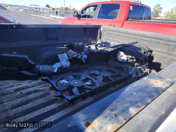 ✅ 2018 Chevrolet Silverado 1500 Work Truck • VIN: 1GCVKNEHXJZ339048 • Lot: 43721980. Wystawiony na IAAI z przebiegiem 112 037 mil. Bezpłatny archiwum sprzedaży aukcyjnych z USA i szczegółowy raport historii pojazdu na DreamBid. Zdjęcie 20.