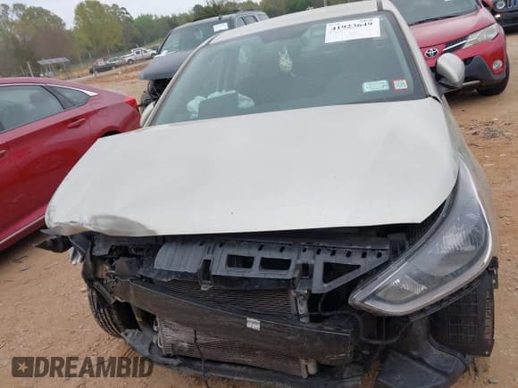 ✅ 2020 Hyundai Accent SE • VIN: 3KPC24A68LE099132 • Lot: 41923649. Wystawiony na IAAI z przebiegiem 100 098 mil. Bezpłatny archiwum sprzedaży aukcyjnych z USA i szczegółowy raport historii pojazdu na DreamBid. Zdjęcie 13.