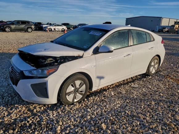 ✅ 2017 Hyundai Ioniq Blue • VIN: KMHC65LC6HU045801 • Lot: 94481915. Listed on Copart with 811,256 mi. Free auction sales archive from the USA and detailed vehicle history report at DreamBid. Image 1.