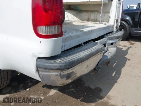 ✅ 2003 Ford F-250 XL • VIN: 3FTNX20LX3MB20798 • Lot: 42304074. Listed on IAAI with 274,238 mi. Free auction sales archive from the USA and detailed vehicle history report at DreamBid. Image 17.