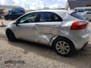 ✅ 2013 Kia Rio LX • VIN: KNADM5A30D6114947 • Lot: 81829045. Wystawiony na Copart z przebiegiem 154 500 mil. Bezpłatny archiwum sprzedaży aukcyjnych z USA i szczegółowy raport historii pojazdu na DreamBid. Zdjęcie 2.