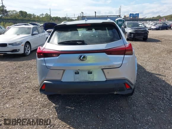 ✅ 2023 Lexus UX 250h Premium • VIN: JTHP9JBH7P2064515 • Lot: 43382117. Listed on IAAI with 32,348 mi. Free auction sales archive from the USA and detailed vehicle history report at DreamBid. Image 16.