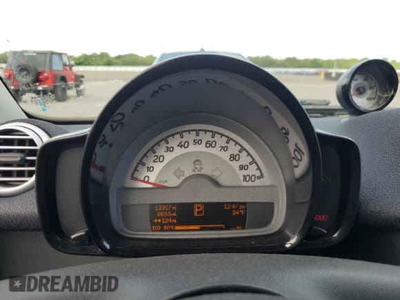 ✅ 2014 Smart fortwo • VIN: WMEEK9AA3EK806228 • Лот: 63858905. Опубликован ранее на Copart с пробегом 13 317 миль. Бесплатный доступ к архиву аукционных продаж из США и подробный отчёт об истории автомобиля на DreamBid. Изображение 9.