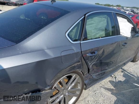 ✅ 2016 Volkswagen Passat S • VIN: 1VWAT7A37GC062532 • Lot: 40267187. Wystawiony na IAAI z przebiegiem 108 340 mil. Bezpłatny archiwum sprzedaży aukcyjnych z USA i szczegółowy raport historii pojazdu na DreamBid. Zdjęcie 6.