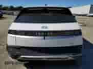 2023 Hyundai Ioniq 5 SEL z VIN KM8KNDAF6PU216826, wystawiony jako Copart lot #49315264 z przebiegiem 6 863 mil mil oraz Nie do naprawy • Non repairable. Historia ofert i sprzedaży dostępna na DreamBid. Obrazek 6.