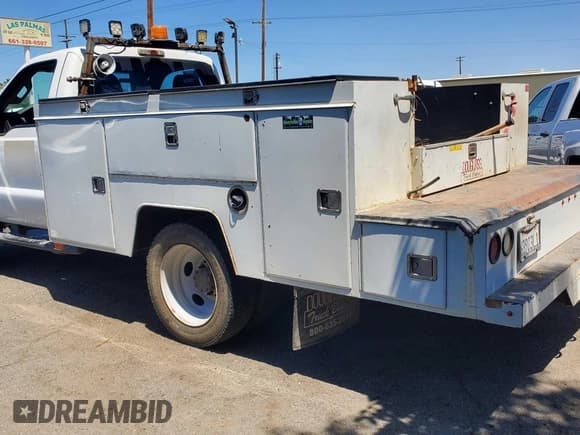 ✅ 2013 Ford F-450 XL • VIN: 1FDUF4GY4DEA68941 • Lot: 64725905. Listed on Copart with 170,743 mi. Free auction sales archive from the USA and detailed vehicle history report at DreamBid. Image 3.
