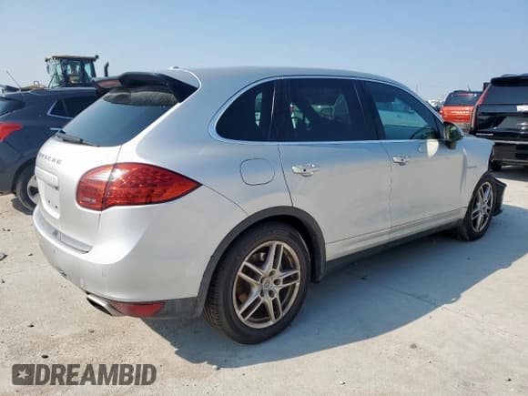 ✅ 2011 Porsche Cayenne S Hybrid • VIN: WP1AE2A20BLA93457 • Lot: 71710835. Wystawiony na Copart z przebiegiem 123 401 mil. Bezpłatny archiwum sprzedaży aukcyjnych z USA i szczegółowy raport historii pojazdu na DreamBid. Zdjęcie 3.