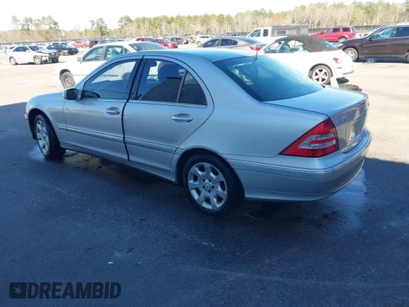 ✅ 2005 Mercedes-Benz C 320 • VIN: WDBRF84J35F646188 • Lot: 41692007. Wystawiony na IAAI z przebiegiem 203 320 mil. Bezpłatny archiwum sprzedaży aukcyjnych z USA i szczegółowy raport historii pojazdu na DreamBid. Zdjęcie 3.