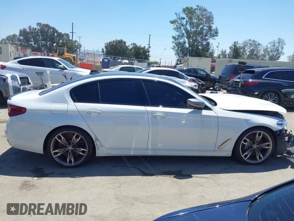 ✅ 2020 BMW 5 Series M550i xDrive • VIN: WBAJS7C0XLCD42738 • Lot: 42326945. Wystawiony na IAAI z przebiegiem 50 046 mil. Bezpłatny archiwum sprzedaży aukcyjnych z USA i szczegółowy raport historii pojazdu na DreamBid. Zdjęcie 13.