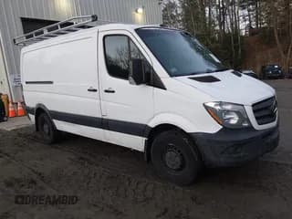 ✅ 2016 Mercedes-Benz Sprinter Cargo • VIN: WD3PE7DD0GP314880 • Lot: 43797126. Wystawiony na IAAI z przebiegiem 201 781 mil. Bezpłatny archiwum sprzedaży aukcyjnych z USA i szczegółowy raport historii pojazdu na DreamBid. Zdjęcie 1.