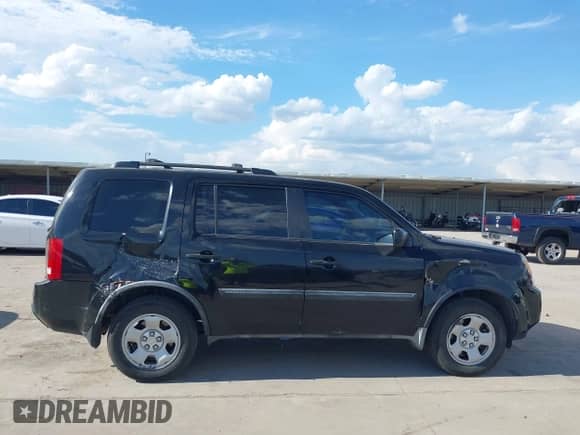 2009 Honda Pilot LX with VIN 5FNYF38239B004504, listed as a IAAI auction lot 43382186 with 218,342 mi miles and . Bid and sale history available at DreamBid. Image 13.