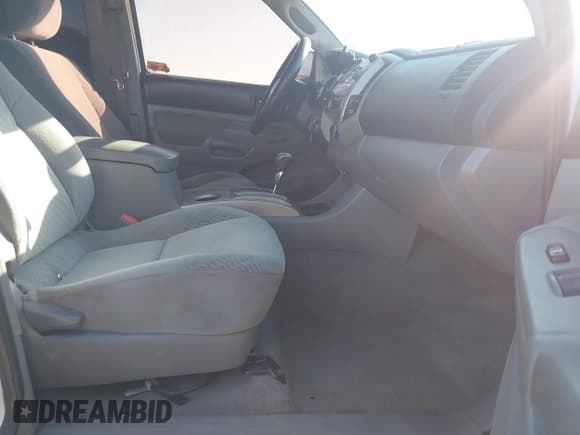 ✅ 2011 Toyota Tacoma • VIN: 5TFTX4CN5BX001369 • Lot: 41772108. Listed on IAAI with 207,070 mi. Free auction sales archive from the USA and detailed vehicle history report at DreamBid. Image 5.