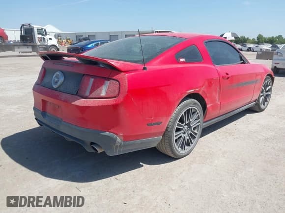 ✅ 2012 Ford Mustang GT Premium • VIN: 1ZVBP8CF5C5216031 • Lot: 42880817. Listed on IAAI with 127,381 mi. Free auction sales archive from the USA and detailed vehicle history report at DreamBid. Image 4.