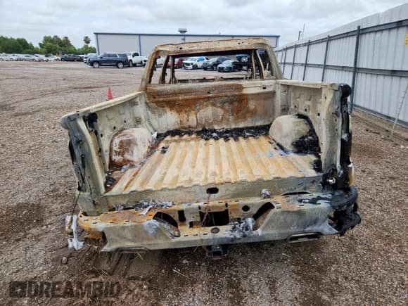 ✅ 2023 Chevrolet Silverado 1500 LT Trail Boss • VIN: 3GCUDFED7PG249034 • Lot: 61940105. Wystawiony na Copart z przebiegiem Nie podano. Bezpłatny archiwum sprzedaży aukcyjnych z USA i szczegółowy raport historii pojazdu na DreamBid. Zdjęcie 6.