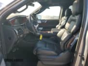 ✅ 2024 Lincoln Navigator Reserve • VIN: 5LMJJ2LG5REL10031 • Lot: 85140855. Wystawiony na Copart z przebiegiem 6 512 mil. Bezpłatny archiwum sprzedaży aukcyjnych z USA i szczegółowy raport historii pojazdu na DreamBid. Zdjęcie 7.