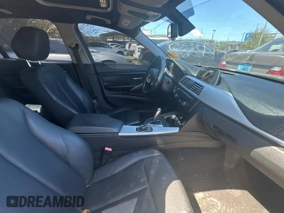 ✅ 2013 BMW 3 Series 328i • VIN: WBA3A5G53DNP19158 • Лот: 49318855. Опубликован ранее на Copart с пробегом 173 330 миль. Бесплатный доступ к архиву аукционных продаж из США и подробный отчёт об истории автомобиля на DreamBid. Изображение 5.