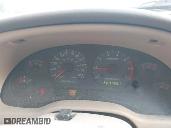 ✅ 2003 Ford Mustang Standard • VIN: 1FAFP404X3F374199 • Lot: 42156866. Listed on IAAI with 224,102 mi. Free auction sales archive from the USA and detailed vehicle history report at DreamBid. Image 7.