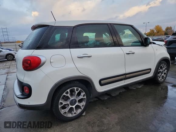 ✅ 2014 FIAT 500L Trekking • VIN: ZFBCFADH1EZ008650 • Lot: 90253045. Listed on Copart with 123,253 mi. Free auction sales archive from the USA and detailed vehicle history report at DreamBid. Image 3.