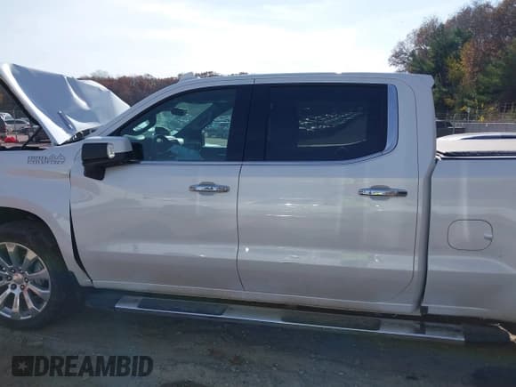 ✅ 2021 Chevrolet Silverado 1500 High Country • VIN: 1GCUYHET0MZ353142 • Lot: 40707765. Wystawiony na IAAI z przebiegiem 20 765 mil. Bezpłatny archiwum sprzedaży aukcyjnych z USA i szczegółowy raport historii pojazdu na DreamBid. Zdjęcie 14.