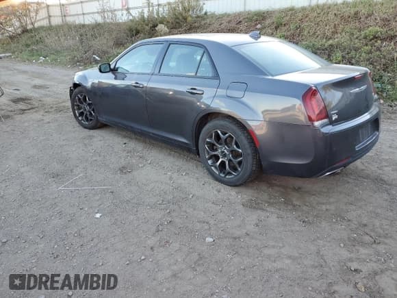 ✅ 2017 Chrysler 300 S • VIN: 2C3CCAGGXHH553263 • Lot: 90668805. Wystawiony na Copart z przebiegiem 93 985 mil. Bezpłatny archiwum sprzedaży aukcyjnych z USA i szczegółowy raport historii pojazdu na DreamBid. Zdjęcie 2.