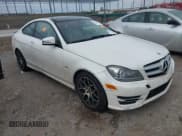 ✅ 2012 Mercedes-Benz C 250 • VIN: WDDGJ4HB5CF783042 • Lot: 42303857. Wystawiony na IAAI z przebiegiem 138 058 mil. Bezpłatny archiwum sprzedaży aukcyjnych z USA i szczegółowy raport historii pojazdu na DreamBid. Zdjęcie 1.