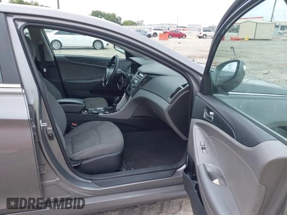 ✅ 2014 Hyundai Sonata GLS • VIN: 5NPEB4AC5EH814705 • Lot: 43109980. Listed on IAAI with 233,189 mi. Free auction sales archive from the USA and detailed vehicle history report at DreamBid. Image 5.