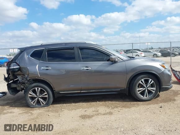 ✅ 2017 Nissan Rogue SL • VIN: 5N1AT2MT0HC881736 • Lot: 41506635. Listed on IAAI with 136,389 mi. Free auction sales archive from the USA and detailed vehicle history report at DreamBid. Image 13.