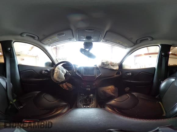 ✅ 2019 Jeep Cherokee Trailhawk • VIN: 1C4PJMBX5KD398170 • Lot: 42387969. Listed on IAAI with 82,396 mi. Free auction sales archive from the USA and detailed vehicle history report at DreamBid. Image 18.