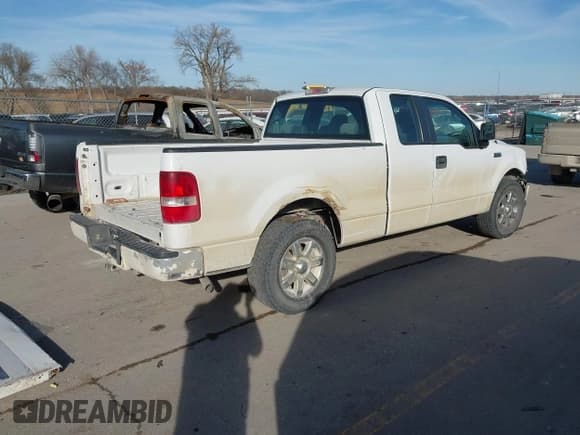 ✅ 2007 Ford F-150 STX • VIN: 1FTRX12W97KD24685 • Lot: 43679598. Wystawiony na IAAI z przebiegiem 189 618 mil. Bezpłatny archiwum sprzedaży aukcyjnych z USA i szczegółowy raport historii pojazdu na DreamBid. Zdjęcie 4.