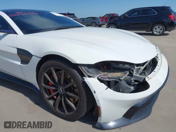 ✅ 2019 Aston Martin Vantage • VIN: SCFSMGAW4KGN01848 • Lot: 42032076. Wystawiony na IAAI z przebiegiem 54 469 mil. Bezpłatny archiwum sprzedaży aukcyjnych z USA i szczegółowy raport historii pojazdu na DreamBid. Zdjęcie 20.