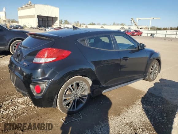 ✅ 2016 Hyundai Veloster Turbo • VIN: KMHTC6AE9GU273003 • Lot: 74305913. Wystawiony na Copart z przebiegiem 108 410 mil. Bezpłatny archiwum sprzedaży aukcyjnych z USA i szczegółowy raport historii pojazdu na DreamBid. Zdjęcie 3.
