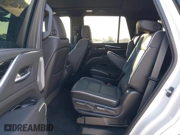 ✅ 2023 Cadillac Escalade 4WD Sport • VIN: 1GYS4FKL7PR286940 • Лот: 40702874. Опубликован ранее на IAAI с пробегом 7 981 миль. Бесплатный доступ к архиву аукционных продаж из США и подробный отчёт об истории автомобиля на DreamBid. Изображение 8.