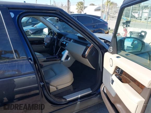 ✅ 2020 Land Rover Range Rover HSE • VIN: SALGS2RU8LA403337 • Lot: 43899901. Wystawiony na IAAI z przebiegiem 25 836 mil. Bezpłatny archiwum sprzedaży aukcyjnych z USA i szczegółowy raport historii pojazdu na DreamBid. Zdjęcie 5.