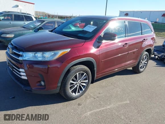 ✅ 2018 Toyota Highlander SE • VIN: 5TDJZRFH4JS493093 • Lot: 43605753. Listed on IAAI with 95,421 mi. Free auction sales archive from the USA and detailed vehicle history report at DreamBid. Image 2.