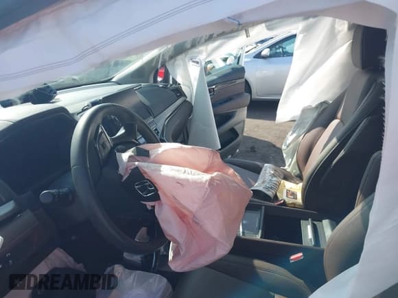 ✅ 2025 Honda Odyssey Touring • VIN: 5FNRL6H83SB005645 • Lot: 43507137. Listed on IAAI with 6,051 mi. Free auction sales archive from the USA and detailed vehicle history report at DreamBid. Image 5.