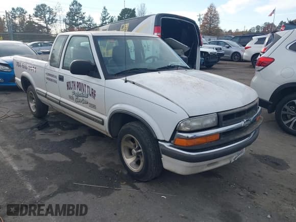 ✅ 2000 Chevrolet S-10 LS • VIN: 1GCCS1955YK271177 • Лот: 40955750. Опубликован ранее на IAAI с пробегом 298 412 миль. Бесплатный доступ к архиву аукционных продаж из США и подробный отчёт об истории автомобиля на DreamBid. Изображение 1.