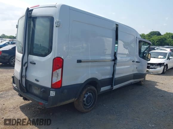 ✅ 2016 Ford Transit Cargo • VIN: 1FTYR2CM6GKA55411 • Lot: 42582896. Listed on IAAI with 89,921 mi. Free auction sales archive from the USA and detailed vehicle history report at DreamBid. Image 4.